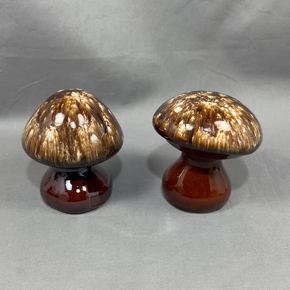 Vtg Hull Ceramic Art Mushroom Salt Pepper Shaker Drip Glaze Kitchenware USA